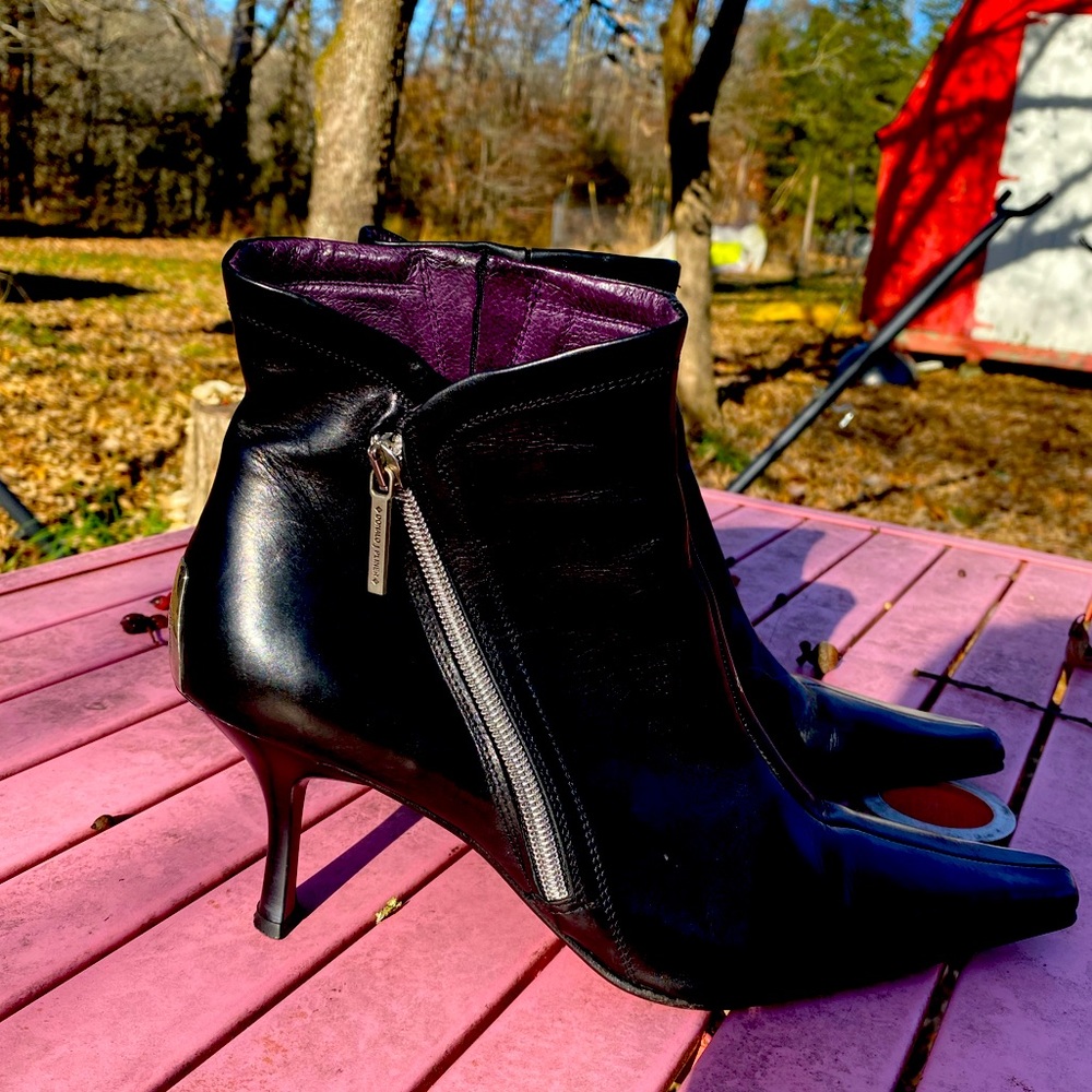 Donald Pliner zip ankle boots black